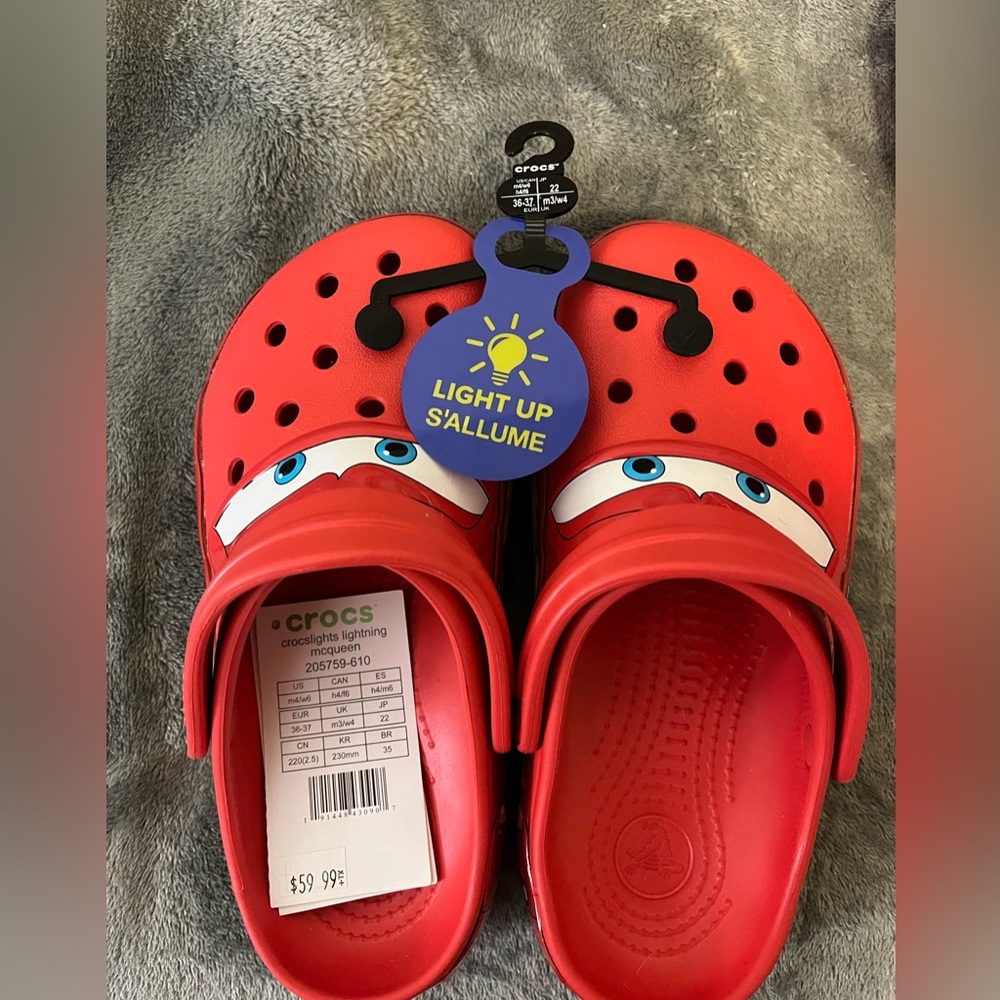Men’s 4 Women’s 6 Lightning McQueen Crocs